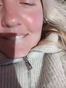 Snapshot of Mllesha74000 chatting on 01.26.25 Mllesha74000 online show from 01.26.25