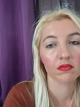 Snapshot of Mllesha74000 chatting on 10.31.25 Mllesha74000 online show from 10.31.25