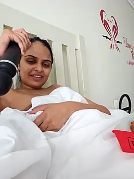 Snapshot of DirtySnowball69 chatting on 12.10.24 DirtySnowball69 online show from 12.10.24