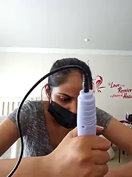 Snapshot of DirtySnowball69 chatting on 01.11.25 DirtySnowball69 online show from 01.11.25