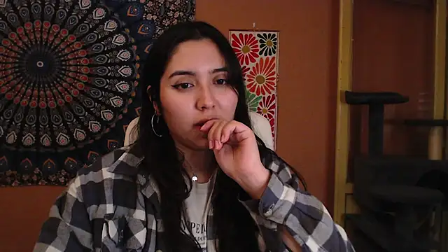 Snapshot of IntimateTales chatting on 12.11.24 IntimateTales online show from 12.11.24