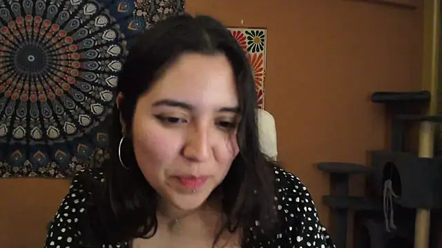 Snapshot of IntimateTales chatting on 12.17.24 IntimateTales online show from 12.17.24