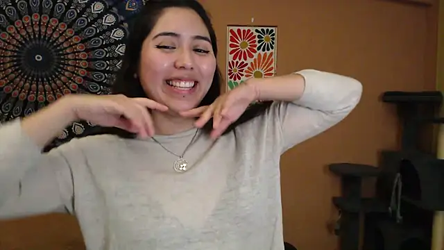 Snapshot of IntimateTales chatting on 01.06.25 IntimateTales online show from 01.06.25