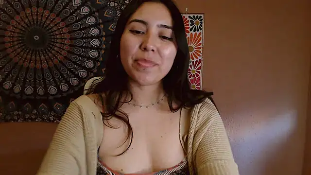 Snapshot of IntimateTales chatting on 01.19.25 IntimateTales online show from 01.19.25