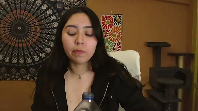 Snapshot of IntimateTales chatting on 01.23.25 IntimateTales online show from 01.23.25