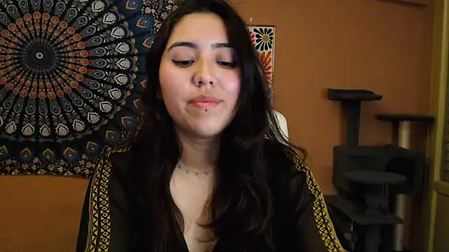 Snapshot of IntimateTales chatting on 02.08.25 IntimateTales online show from 02.08.25