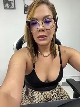 Snapshot of KellyBrooklyn_ chatting on 01.03.25 KellyBrooklyn  online show from 01.03.25