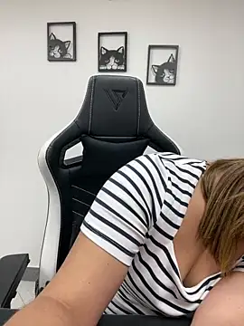 Snapshot of KellyBrooklyn_ chatting on 03.20.25 KellyBrooklyn  online show from 03.20.25