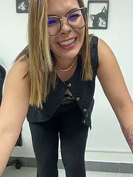 Snapshot of KellyBrooklyn_ chatting on 03.21.25 KellyBrooklyn  online show from 03.21.25