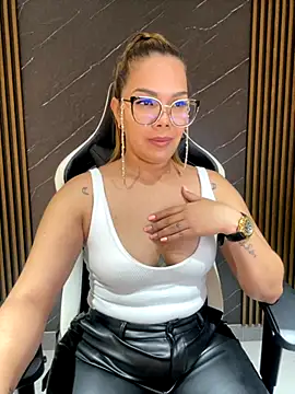 Snapshot of KellyBrooklyn_ chatting on 09.13.25 KellyBrooklyn  online show from 09.13.25