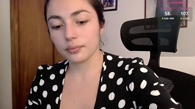 Snapshot of Honey_Aynur20 chatting on 10.03.25 Honey Aynur20 online show from 10.03.25