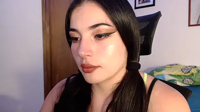 Snapshot of Honey_Aynur20 chatting on 10.17.25 Honey Aynur20 online show from 10.17.25