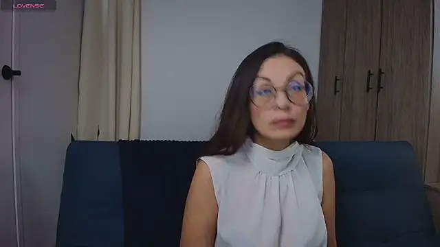 Snapshot of Swetisabella01 chatting on 07.21.26 Swetisabella01 online show from 07.21.26