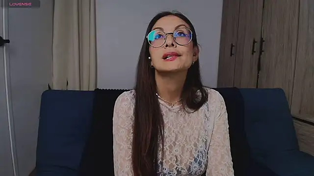 Snapshot of Swetisabella01 chatting on 07.28.26 Swetisabella01 online show from 07.28.26
