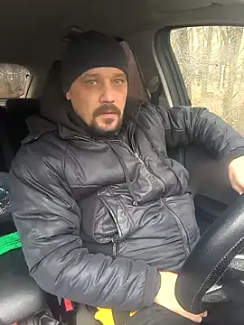 Snapshot of DanielOhCool chatting on 12.17.24 DanielOhCool online show from 12.17.24