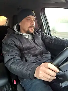 Snapshot of DanielOhCool chatting on 02.13.25 DanielOhCool online show from 02.13.25