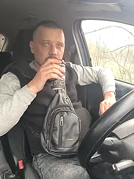 Snapshot of DanielOhCool chatting on 03.17.25 DanielOhCool online show from 03.17.25