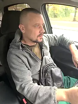 Snapshot of DanielOhCool chatting on 09.19.25 DanielOhCool online show from 09.19.25