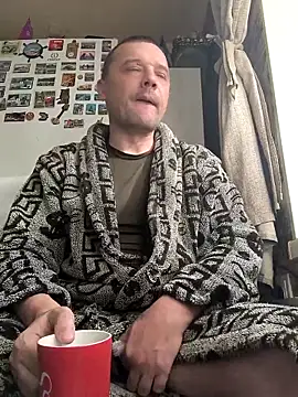 Snapshot of DanielOhCool chatting on 10.19.25 DanielOhCool online show from 10.19.25