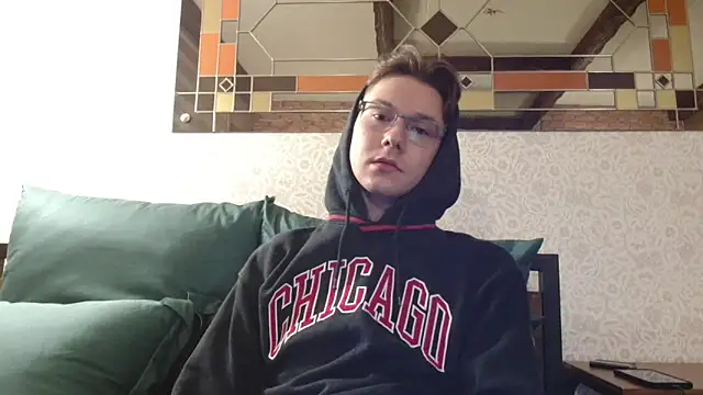 Snapshot of newcomer_2021 chatting on 10.18.25 newcomer 2021 online show from 10.18.25