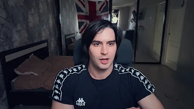 Snapshot of keanu_reevez chatting on 10.18.25 keanu reevez online show from 10.18.25