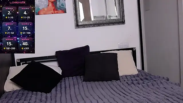 Ashley Ross  online show from 10.06.25