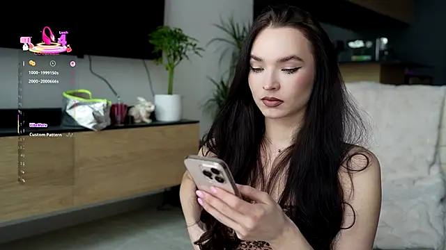 Snapshot of ibiddi chatting on 10.25.25 ibiddi online show from 10.25.25