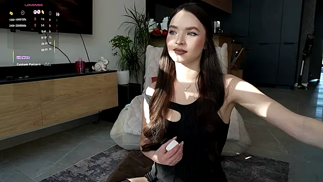 Snapshot of ibiddi chatting on 11.04.25 ibiddi online show from 11.04.25