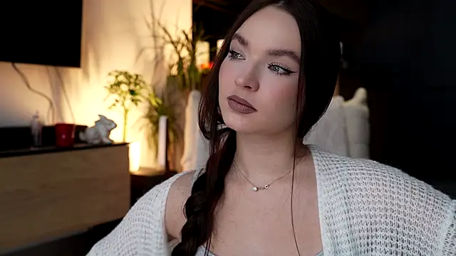 Snapshot of ibiddi chatting on 11.15.25 ibiddi online show from 11.15.25