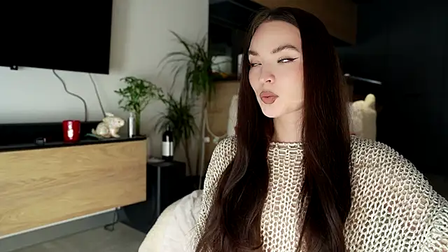 Snapshot of ibiddi chatting on 11.28.25 ibiddi online show from 11.28.25