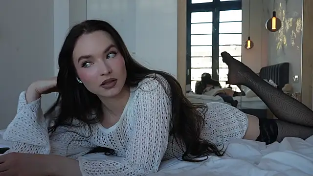 Snapshot of ibiddi chatting on 12.15.25 ibiddi online show from 12.15.25