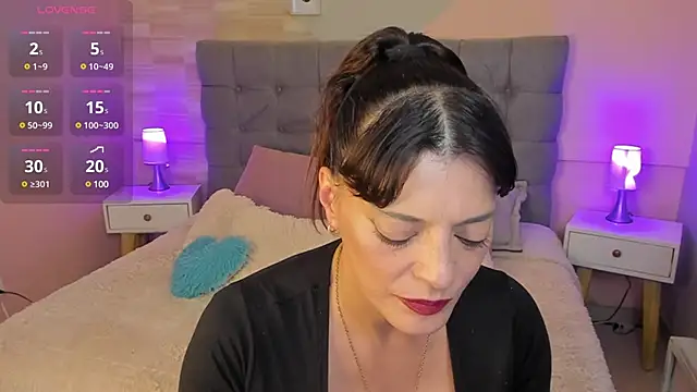  Abril W online show from 02.07.25