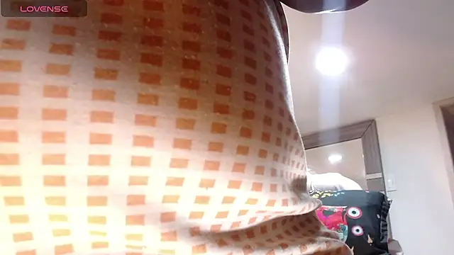 Snapshot of TamyJhonson chatting on 10.27.25 TamyJhonson online show from 10.27.25