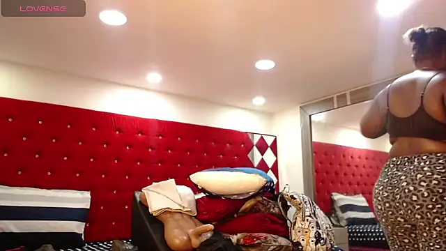 Snapshot of TamyJhonson chatting on 11.01.25 TamyJhonson online show from 11.01.25