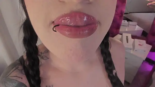 Snapshot of Nara_belen chatting on 10.16.25 Nara belen online show from 10.16.25