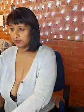 Snapshot of Lilybanx chatting on 01.26.25 Lilybanx online show from 01.26.25