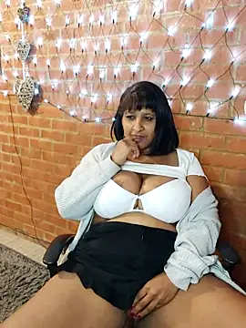 Snapshot of Lilybanx chatting on 02.22.25 Lilybanx online show from 02.22.25