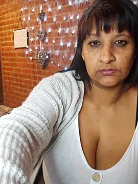 Snapshot of Lilybanx chatting on 02.23.25 Lilybanx online show from 02.23.25