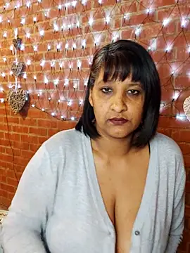 Snapshot of Lilybanx chatting on 03.02.25 Lilybanx online show from 03.02.25