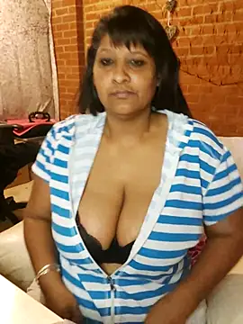 Snapshot of Lilybanx chatting on 10.03.25 Lilybanx online show from 10.03.25