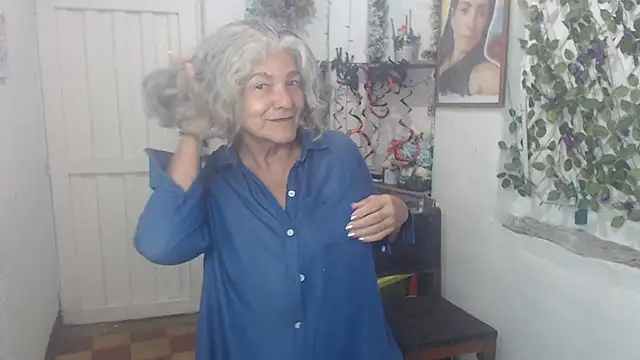 Snapshot of FunnyGrandma chatting on 10.24.25 FunnyGrandma online show from 10.24.25