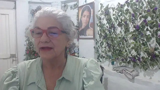 Snapshot of FunnyGrandma chatting on 10.31.25 FunnyGrandma online show from 10.31.25