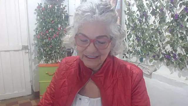 Snapshot of FunnyGrandma chatting on 11.06.25 FunnyGrandma online show from 11.06.25