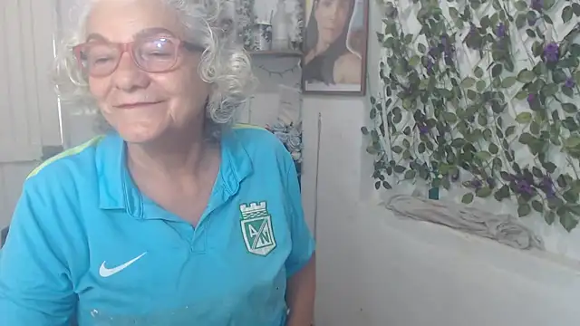 Snapshot of FunnyGrandma chatting on 11.14.25 FunnyGrandma online show from 11.14.25