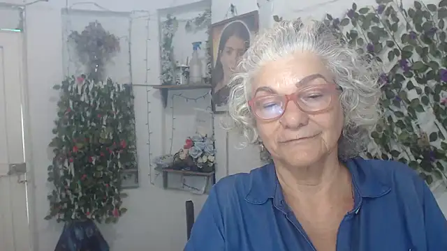 Snapshot of FunnyGrandma chatting on 11.17.25 FunnyGrandma online show from 11.17.25