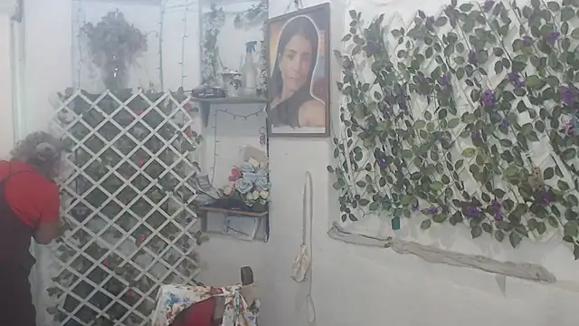 Snapshot of FunnyGrandma chatting on 11.23.25 FunnyGrandma online show from 11.23.25