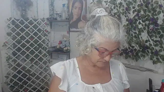 Snapshot of FunnyGrandma chatting on 11.24.25 FunnyGrandma online show from 11.24.25