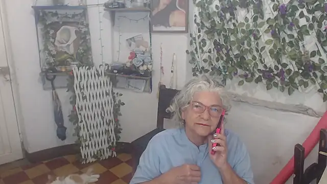 Snapshot of FunnyGrandma chatting on 11.28.25 FunnyGrandma online show from 11.28.25