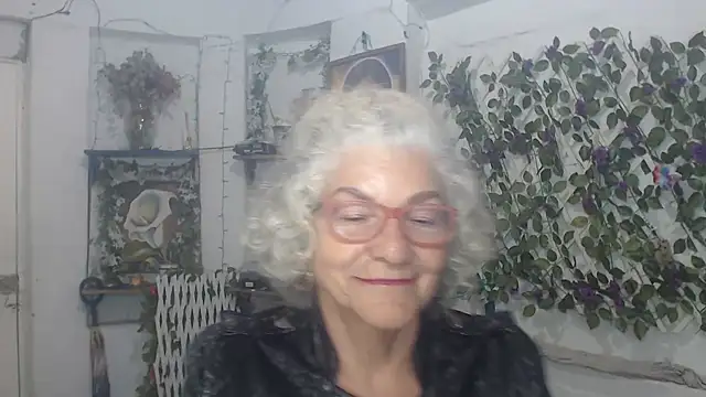 Snapshot of FunnyGrandma chatting on 11.28.25 FunnyGrandma online show from 11.28.25
