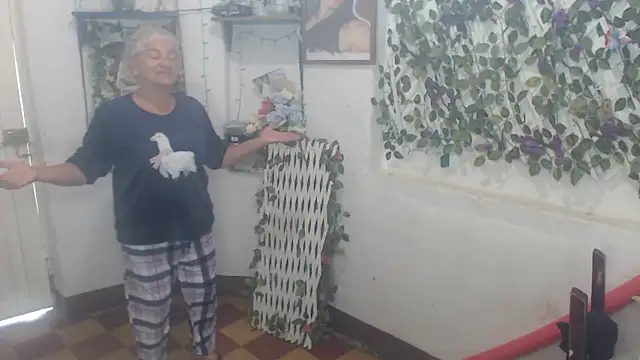 Snapshot of FunnyGrandma chatting on 12.03.25 FunnyGrandma online show from 12.03.25